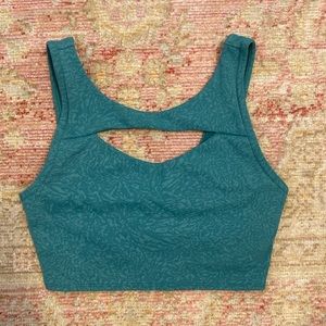 Lululemon cropped workout tank with built in bra and cut out!